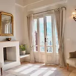 Apricus Boutique Nocleg ze śniadaniem 4*