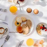 Apricus Boutique Nocleg ze śniadaniem 4*