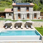 Apricus Boutique