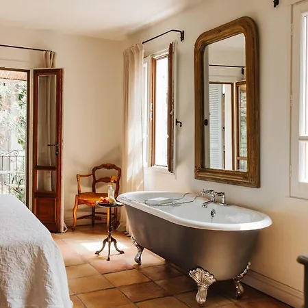 Apricus Boutique 3*